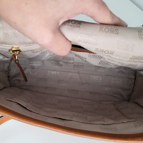 Michael Kors Cream Pebbled Leather Crossbody I Medium Shoulder Bag - Picture 8 of 12